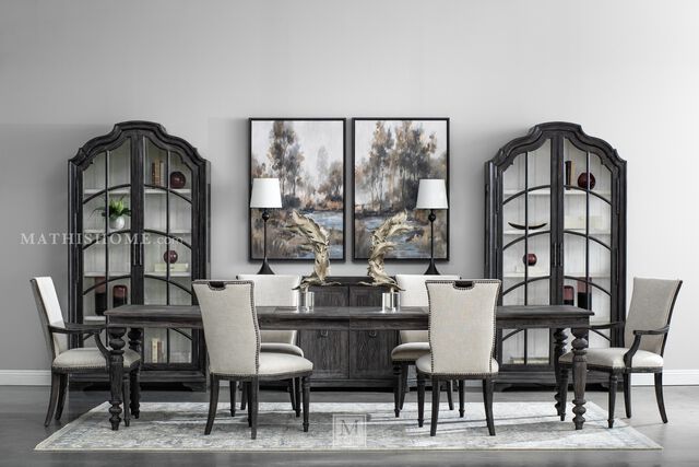 Hooker Traditions Dining Table in Traditional Dining