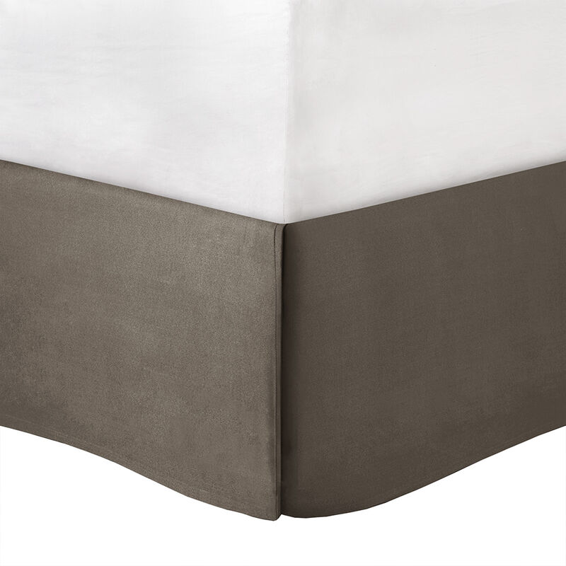 Gracie Mills Kurtis 7-Piece Red Jacquard Comforter Set with Designer Throw Pillows