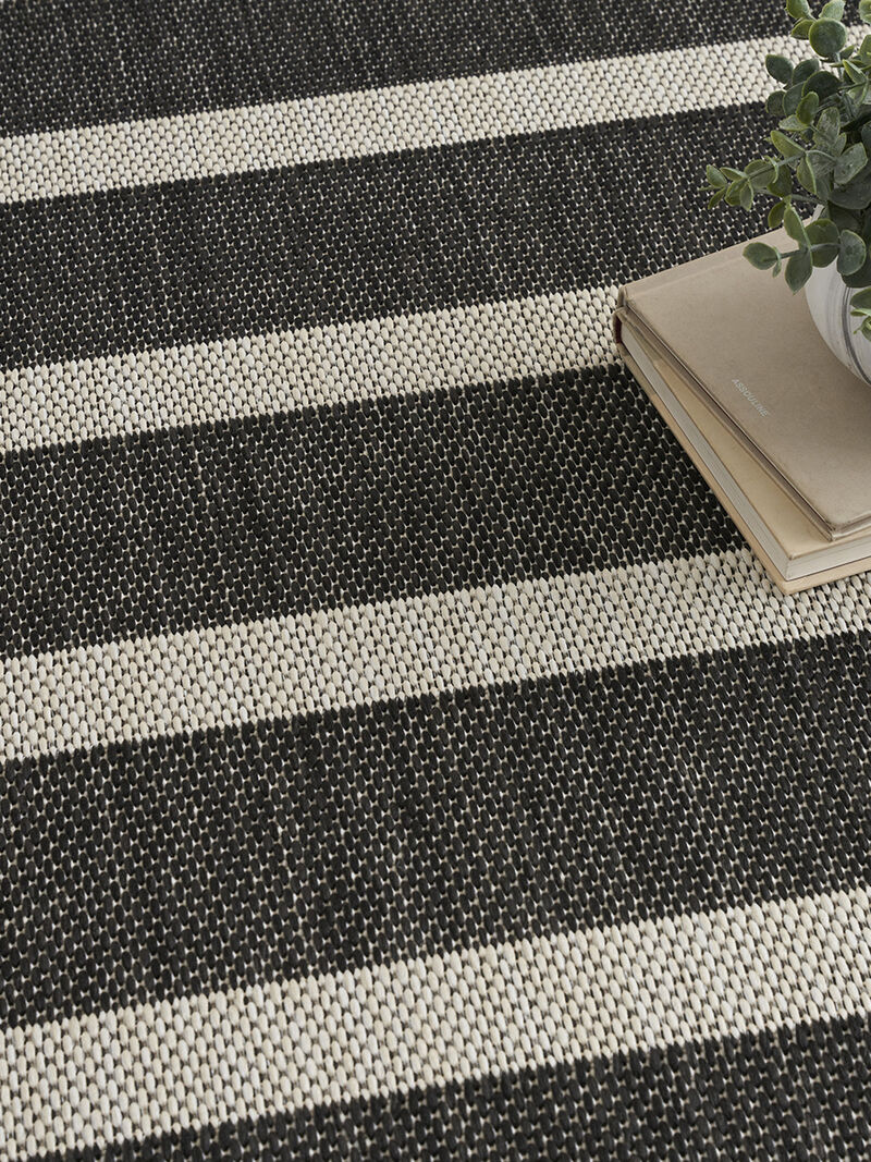 Positano POS03 Black/Ivory 5' x 7' Rug