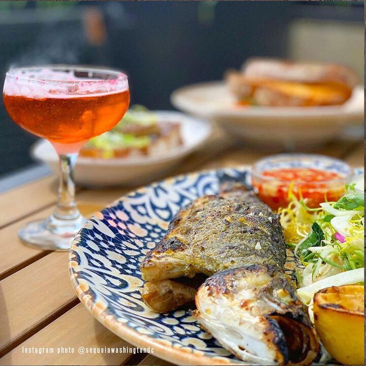 Alhambra 12.25" x 9.5" x h:1" Oval Decorated Porcelain Platter