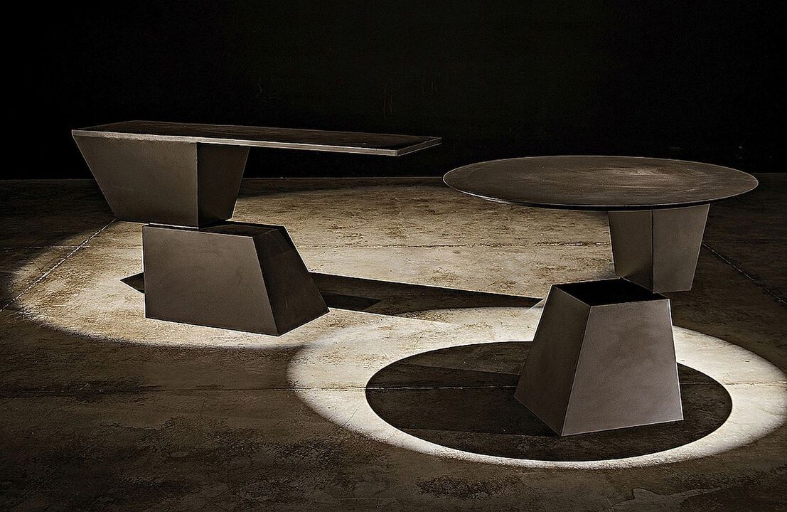 Pieta Console, Black Steel