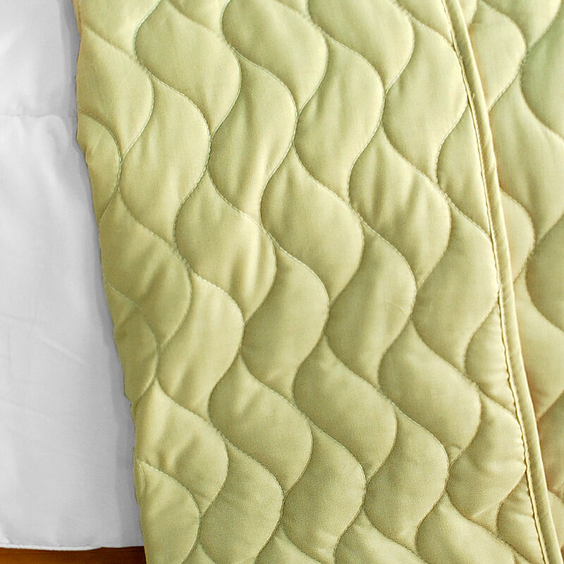 Queen Size 3-Piece Vermicelli Quilted Patchwork Quilt Set with Shams - Blue image number 3