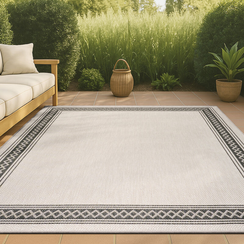 Lucia Classic Diamond Border Indoor/Outdoor Area Rug