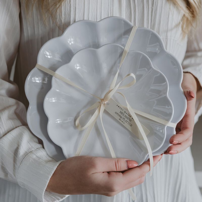 White Scalloped Serving Tray Set image number 4