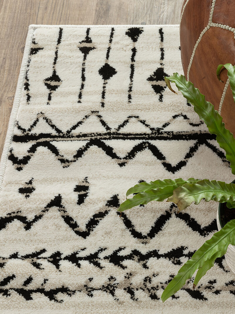 Georgia 6'7" x 9'2" Ivory Rug image number 3