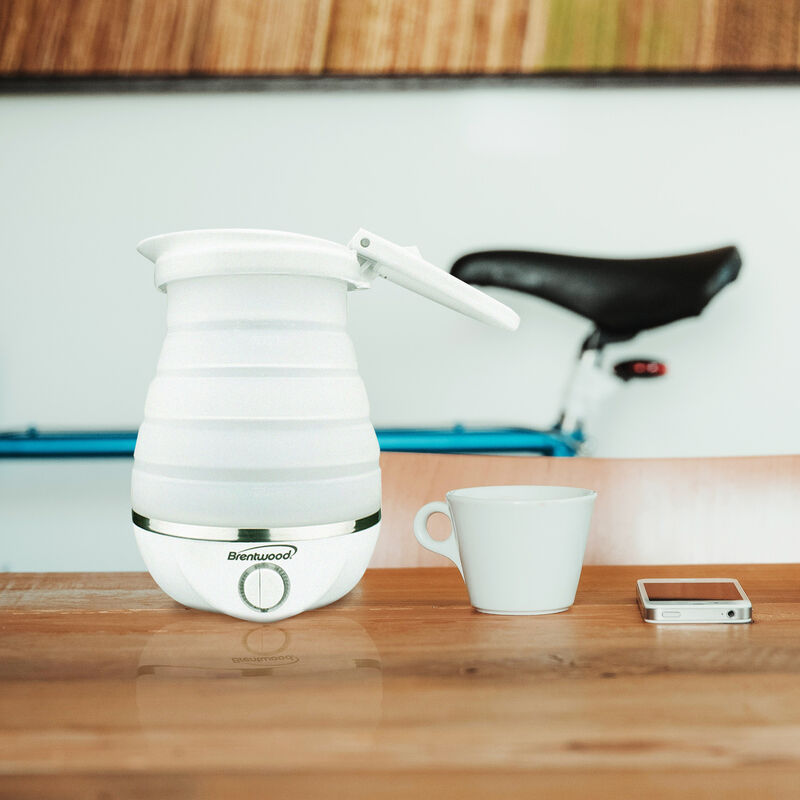 Brentwood Dual Voltage 3.3 Cup Collapsible Travel Kettle in White
