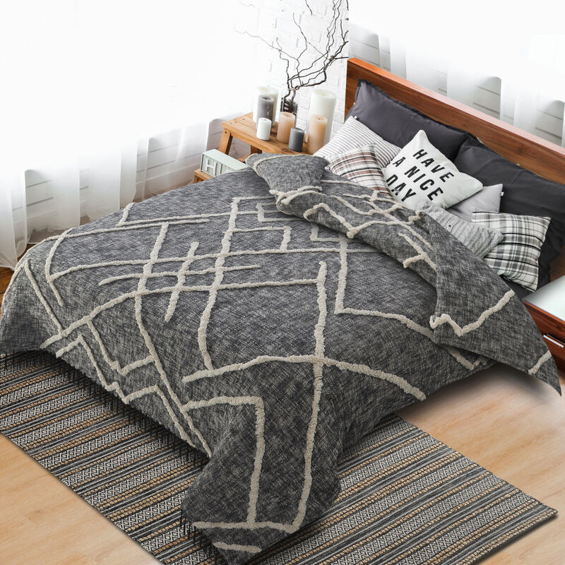 Stylish Cotton Coverlet with Geometric Pattern and Fringe Trim for Cozy Decor