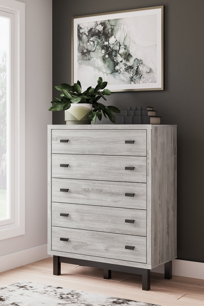 Vessalli Chest of Drawers