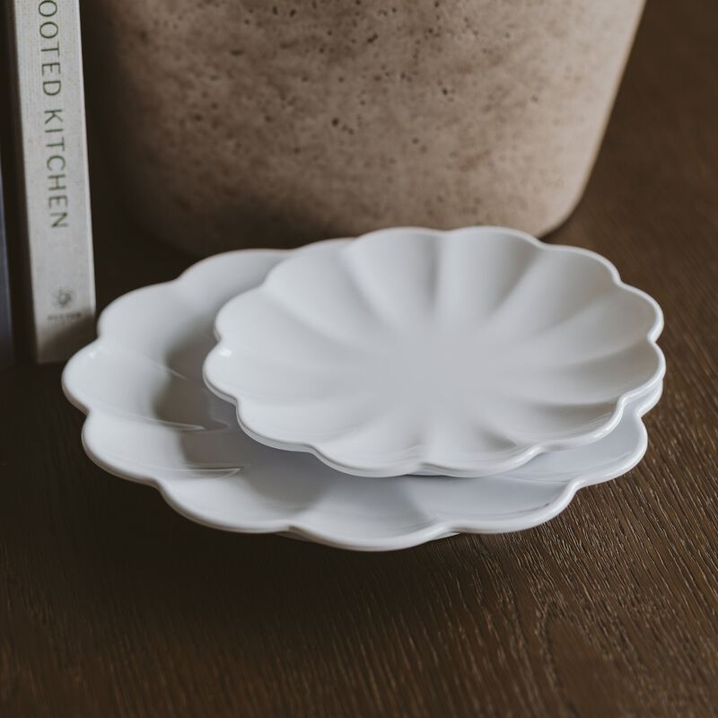 White Scalloped Serving Tray Set image number 2