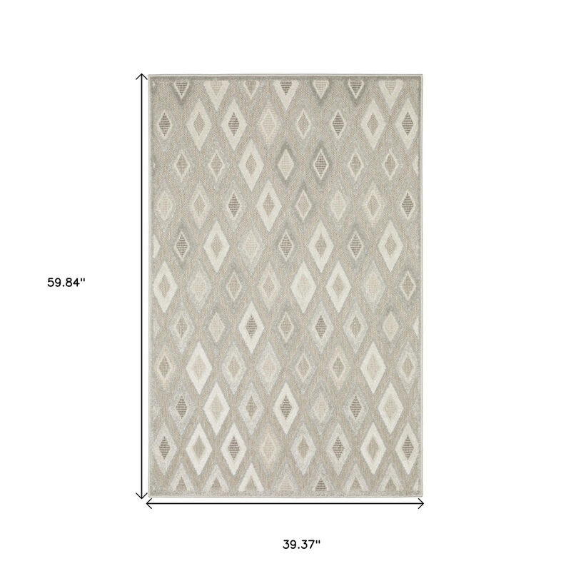 HomeRoots Diamond Area Rug image number 4