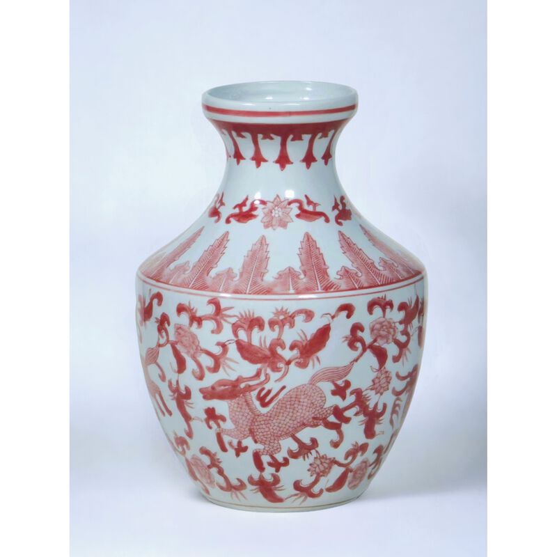 Aai 17 Porcelain Vase, Floral Design, Red And White image number 0