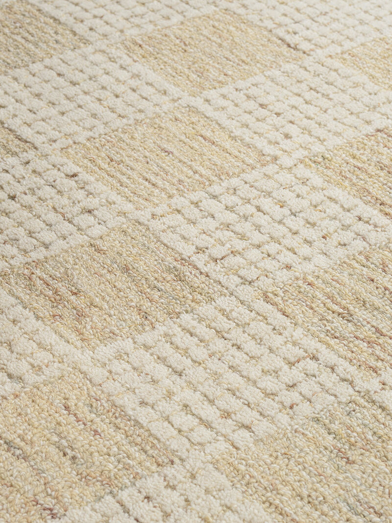 Quinn QNN102 2'6" x 8' Runner Rug image number 6