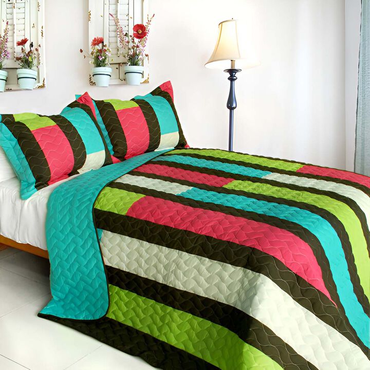 Full Queen Cry Wolf 3 Piece Patchwork Quilt Set with Vermicelli Quilting