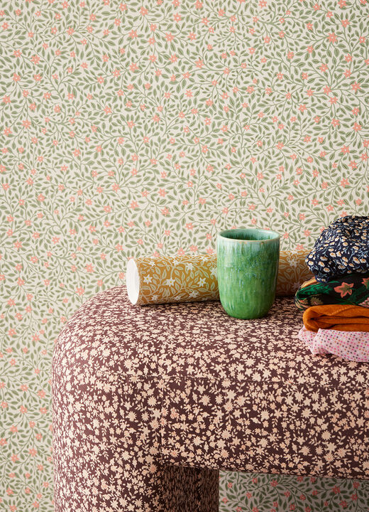 Marguerite Light Green Floral Wallpaper