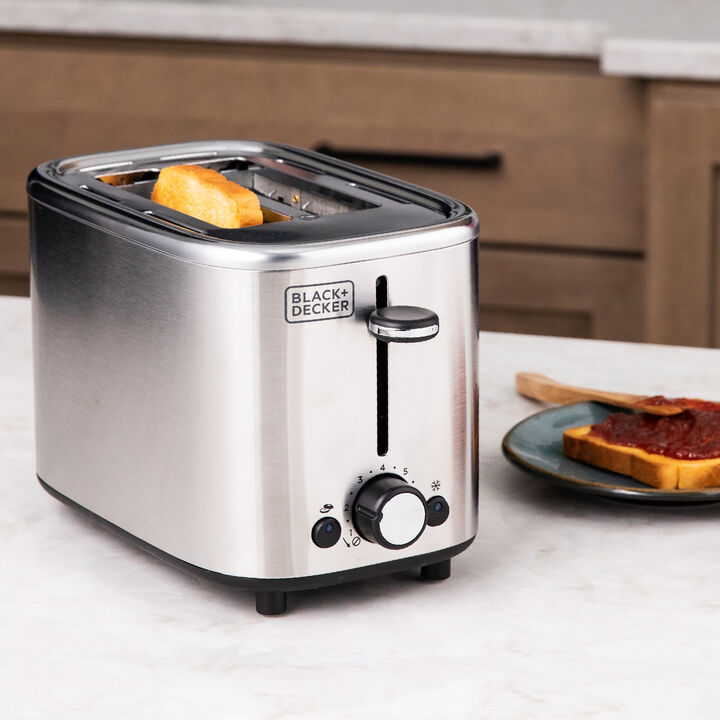 Black+Decker 2 Slice Extra Wide Self Centering Toaster in Silver