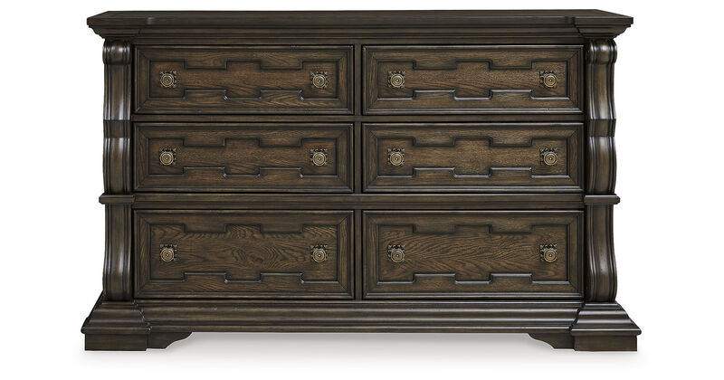 Maylee Dresser