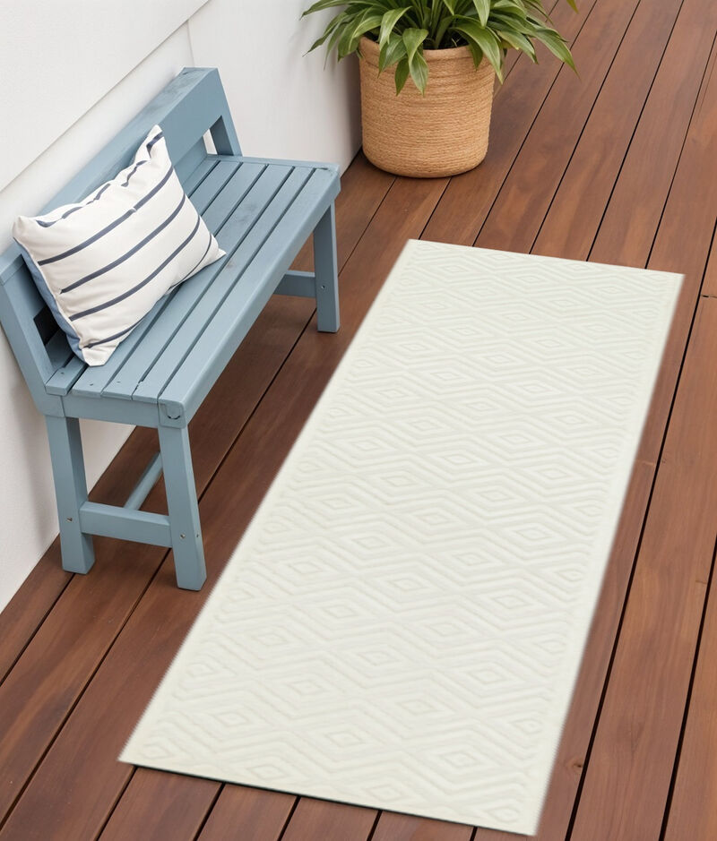 HomeRoots 6' Ivory And White Geometric Indoor Outdoor Area Rug image number 1
