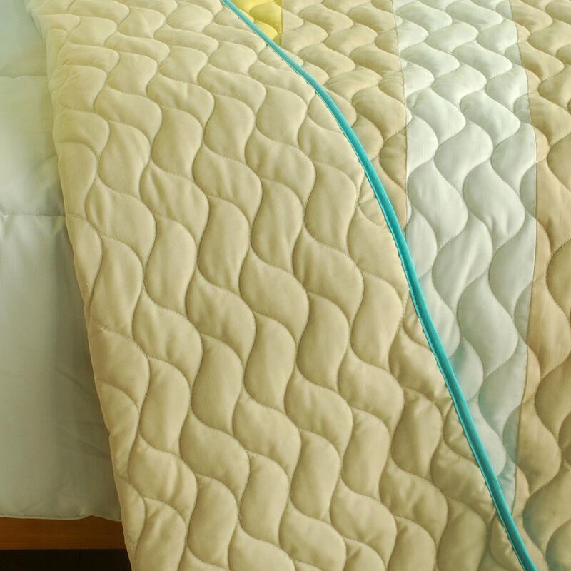 3 Piece Vermicelli-Quilted Patchwork Quilt Set for Cozy Bedroom Decor-Yellow image number 3