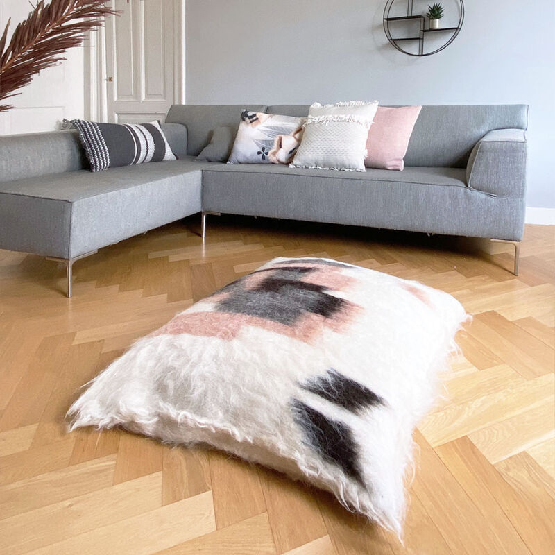 Floor cushion 100% wool rose image number 1