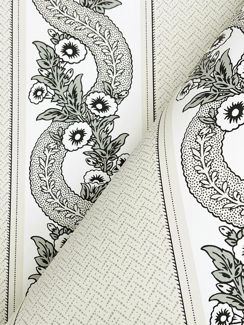 Abbey's Garland Black & White Wallpaper (Set of 2) image number 1