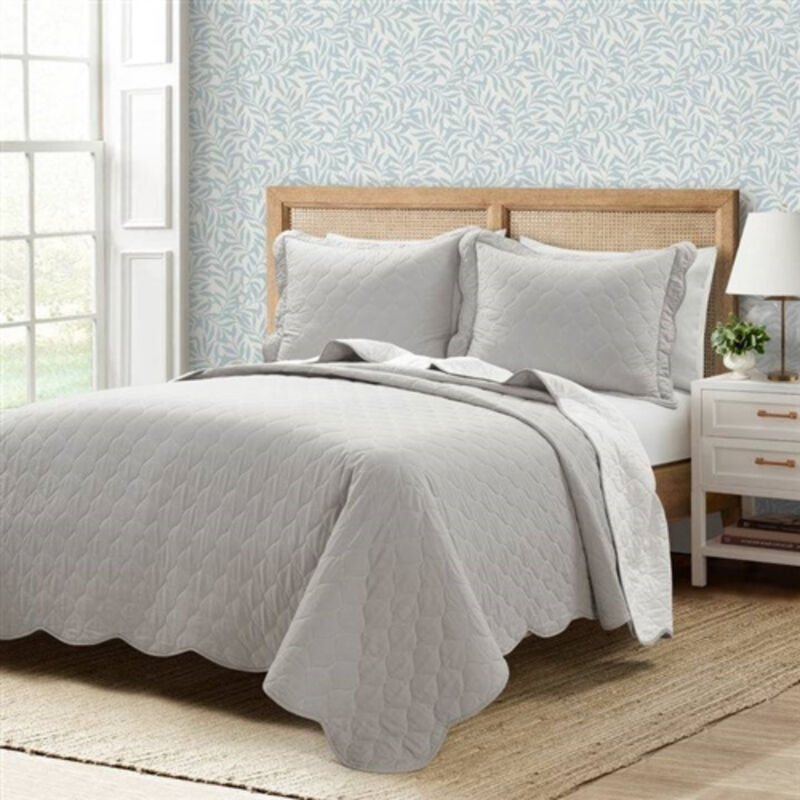 Scalloped Edge Reversible Thin Light Quilt Set for Cozy Bedding and Bedroom Decor