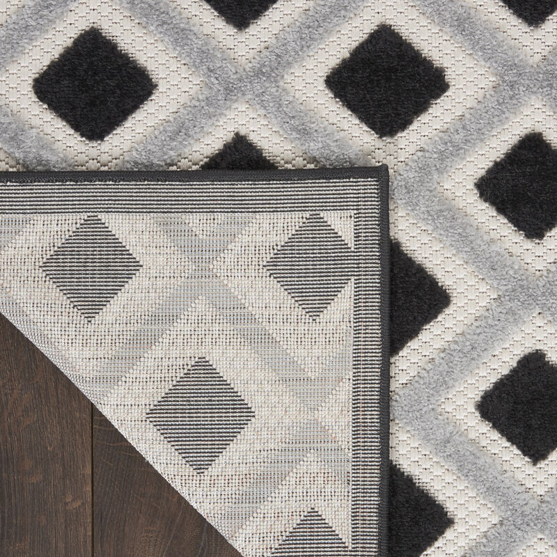 HomeRoots 8' X 11' Black And White Geometric Indoor Outdoor Area Rug image number 5