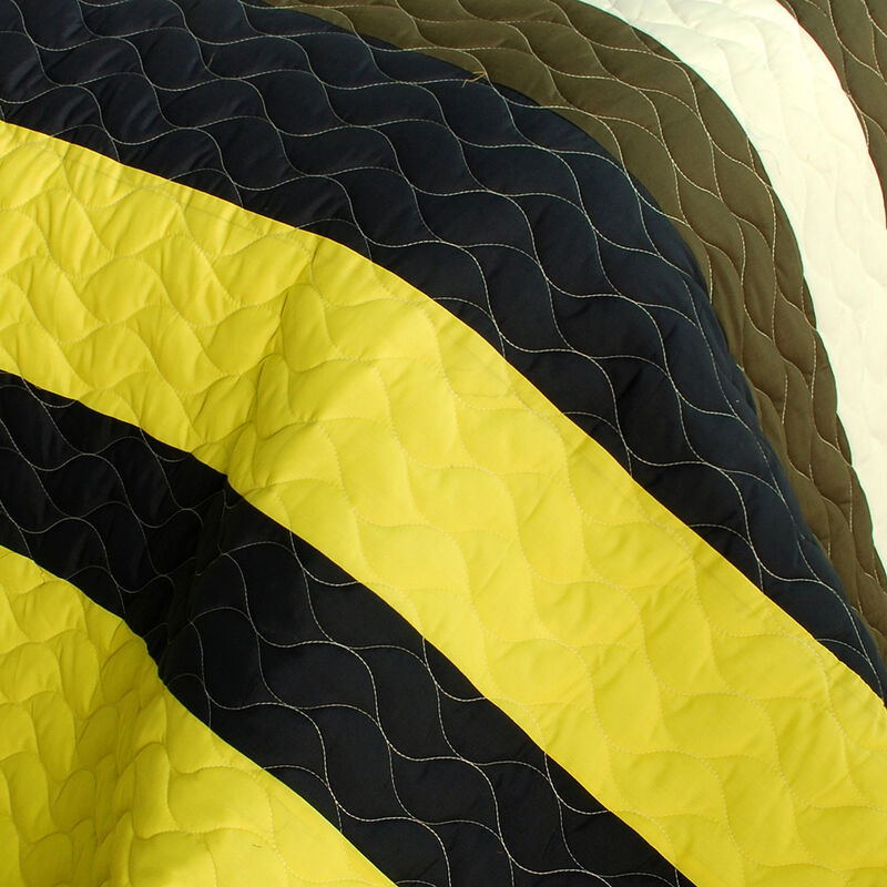 Quilted Patchwork Quilt Set 3-Piece with Matching Pillow Shams image number 2