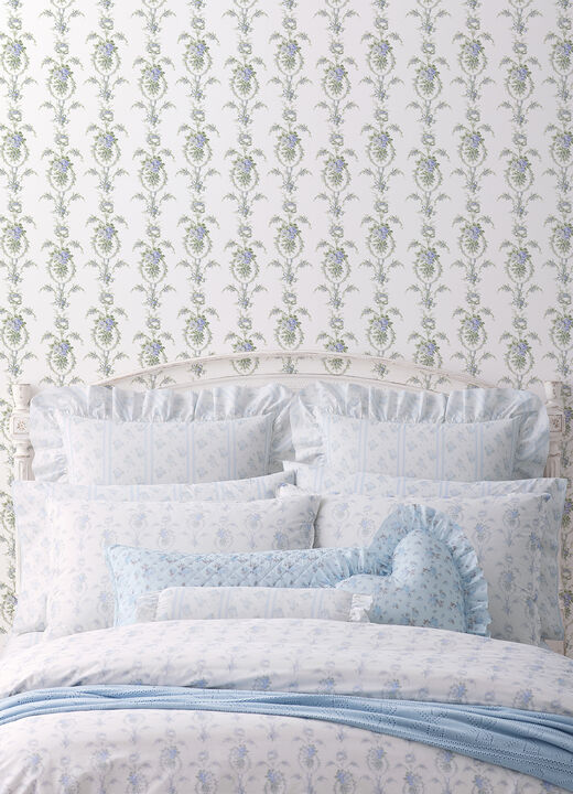 Rose Cheeks Blye Elysees Floral Cluster Wallpaper