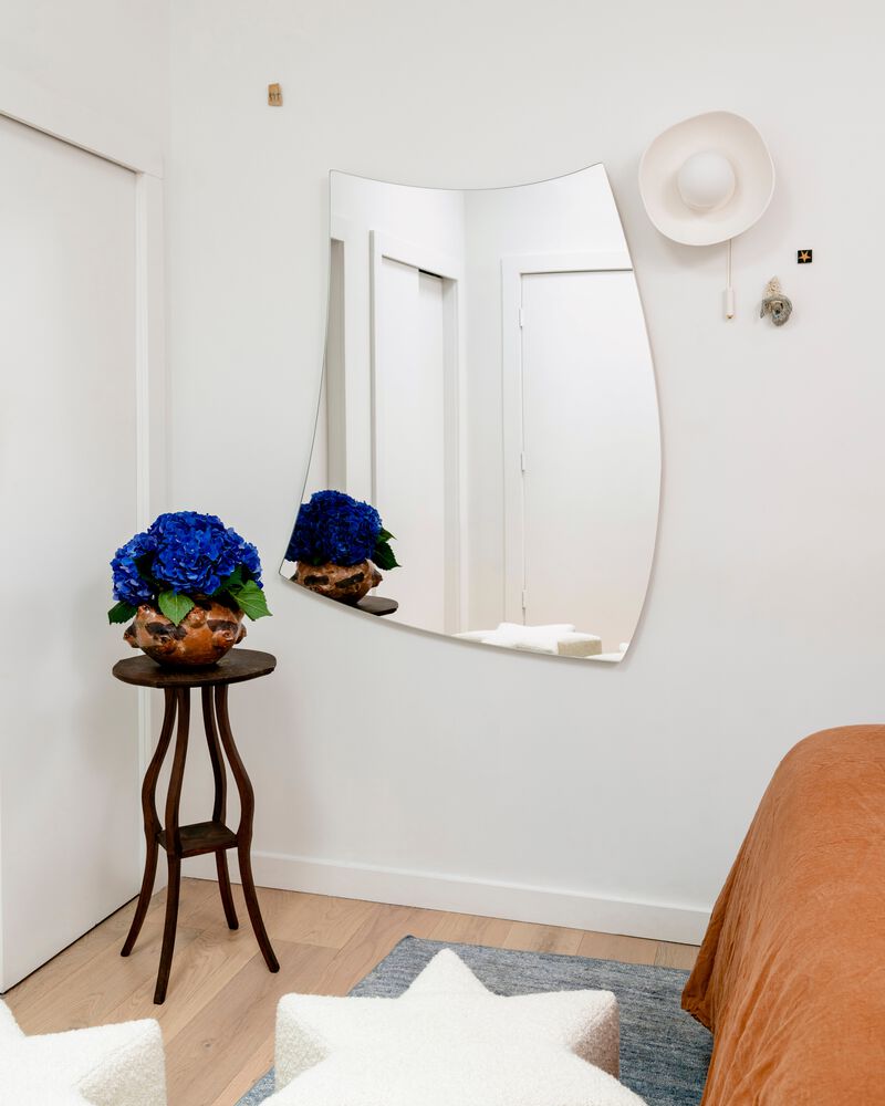 Bacia Wall Sconce image number 3