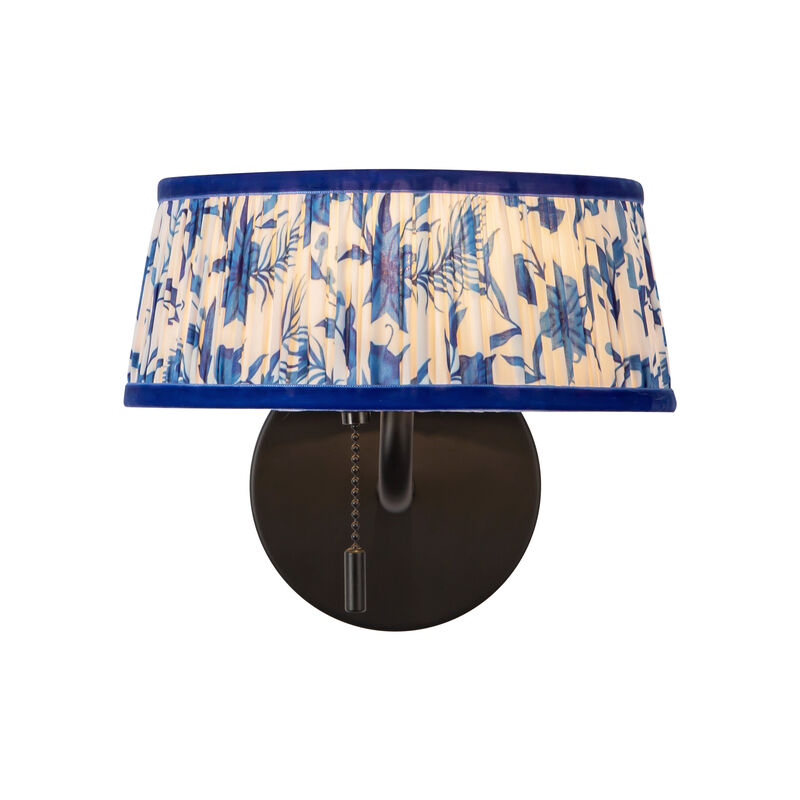 Scout 7-in Damp-Rated Wall/Vanity Light with Patterned Pleated Linen Shade image number 4