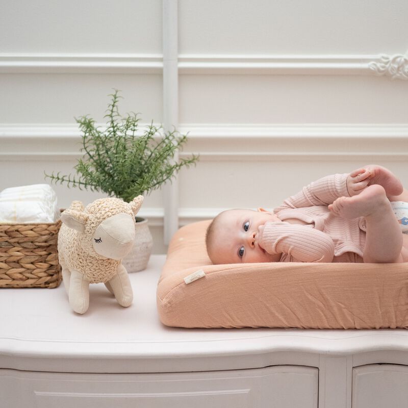 Violet Daisy Tuck Quilted Changing Pad Cover image number 4