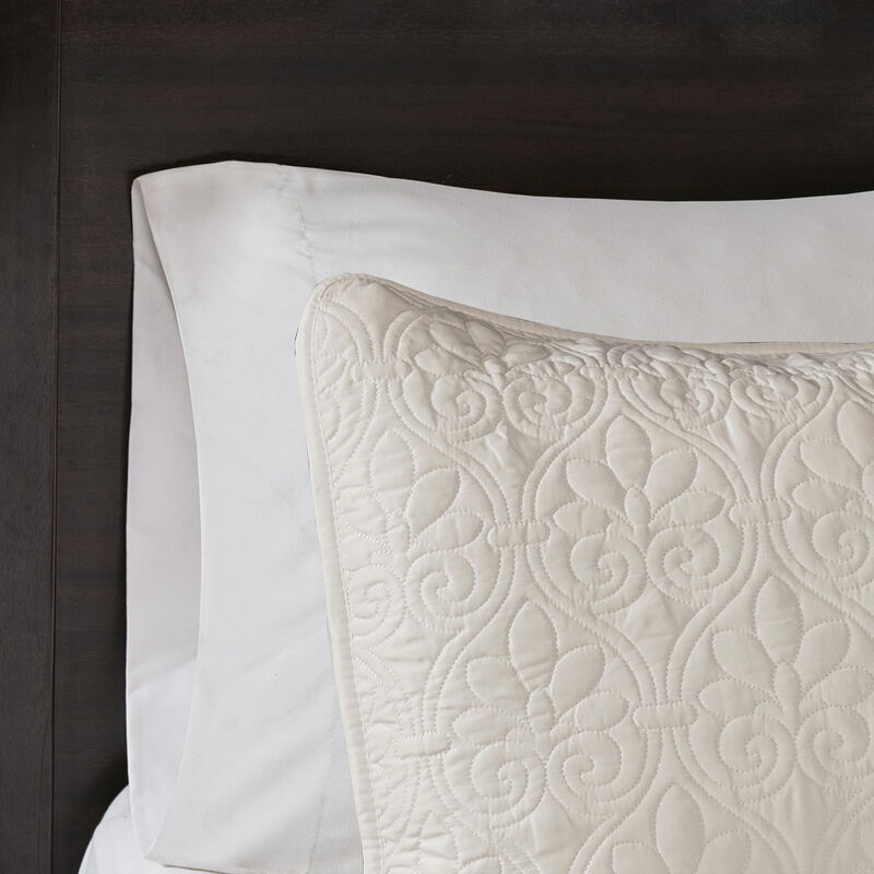 Sandy Reversible Quilt Set image number 1