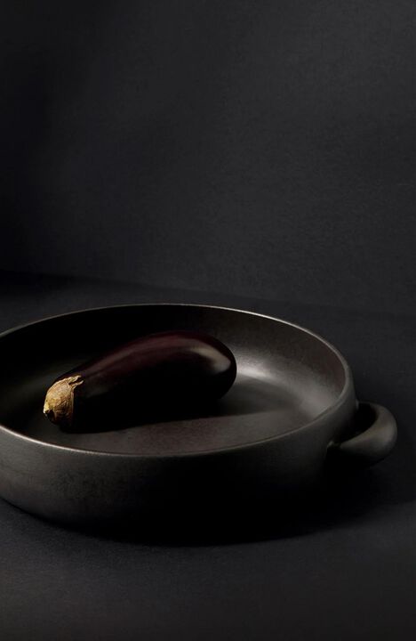 Stoneware Serving Plate With Handles 13.4"