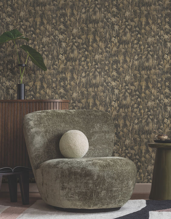 Gilded Plume Black Wallpaper