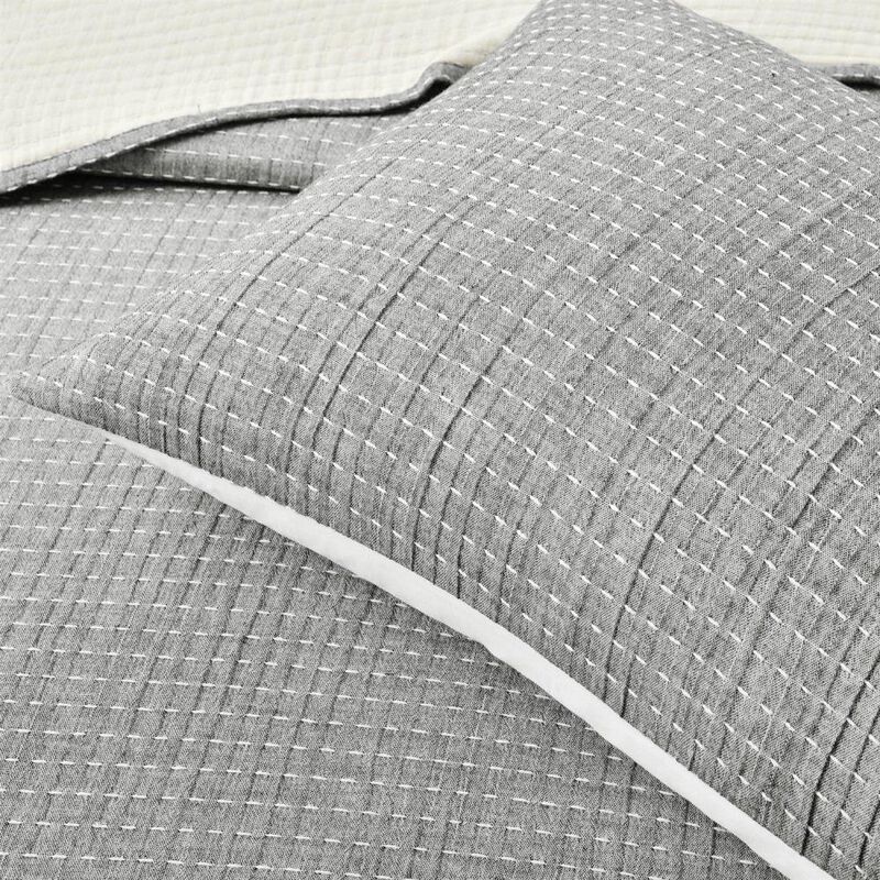 Hivvago Reversible Cotton Yarn Woven Quilt Set in Grey Cream