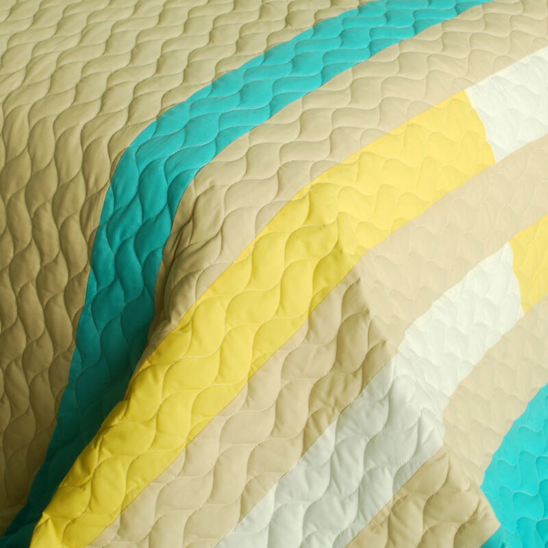 3 Piece Vermicelli-Quilted Patchwork Quilt Set for Cozy Bedroom Decor-Yellow image number 2