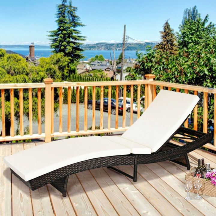 Patio Folding Chaise Lounge with 5 Adjustable Levels and Cushion