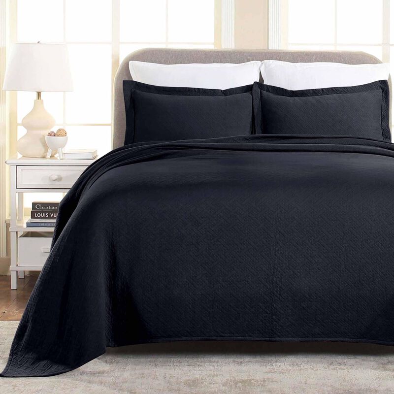Lightweight Cotton Matelasse Bedspread Set with Matching Shams image number 2