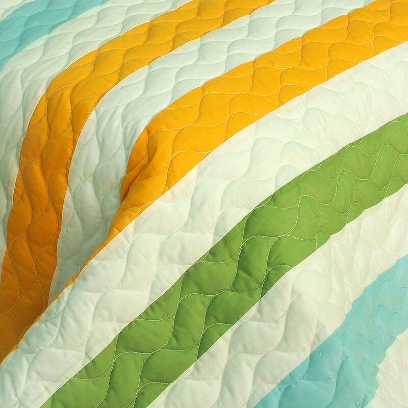 Queen Size 3-Piece Patchwork Quilt Set with Matching Pillow Shams image number 2