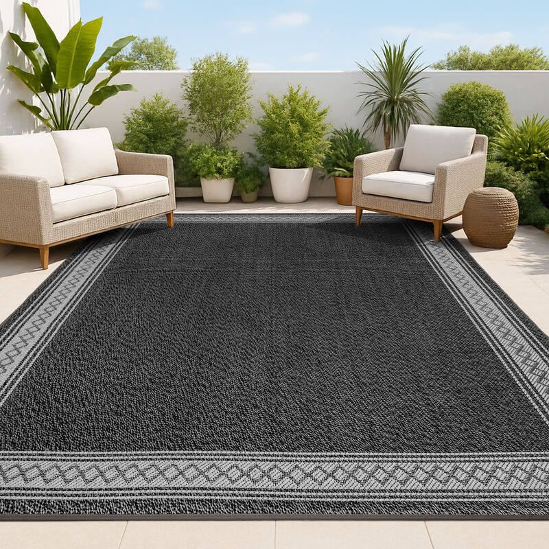 Lucia Classic Diamond Border Indoor/Outdoor Area Rug