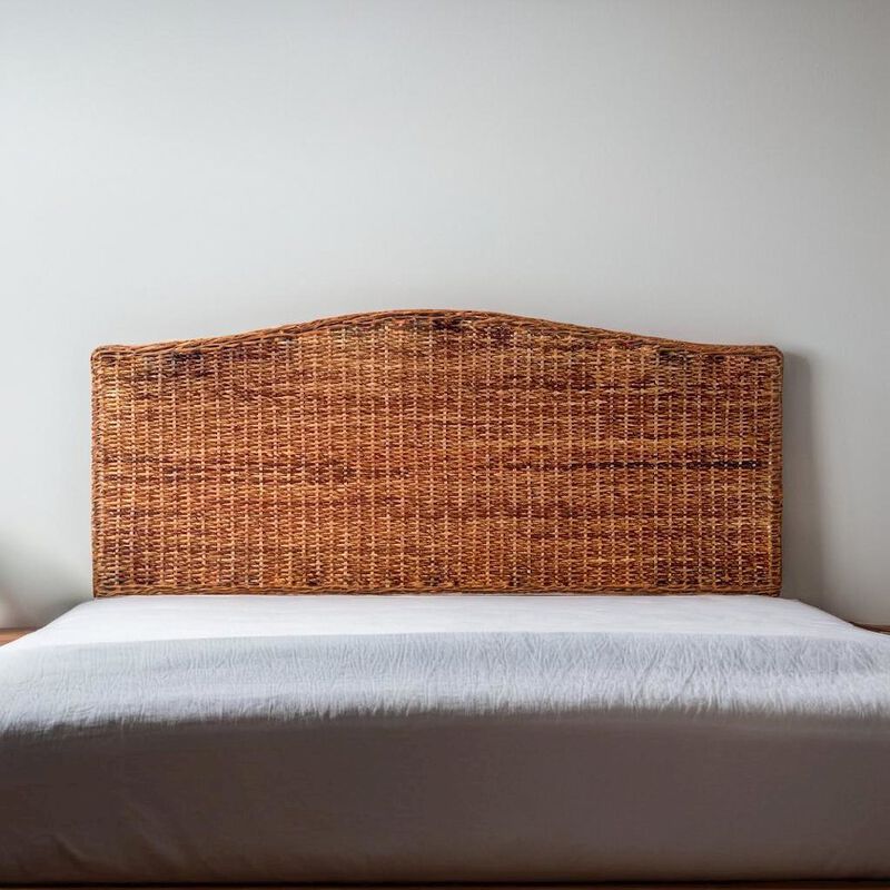 FurniFact Elegant Brown Queen Size Headboard with Coastal Design for a Stylish Bedroom