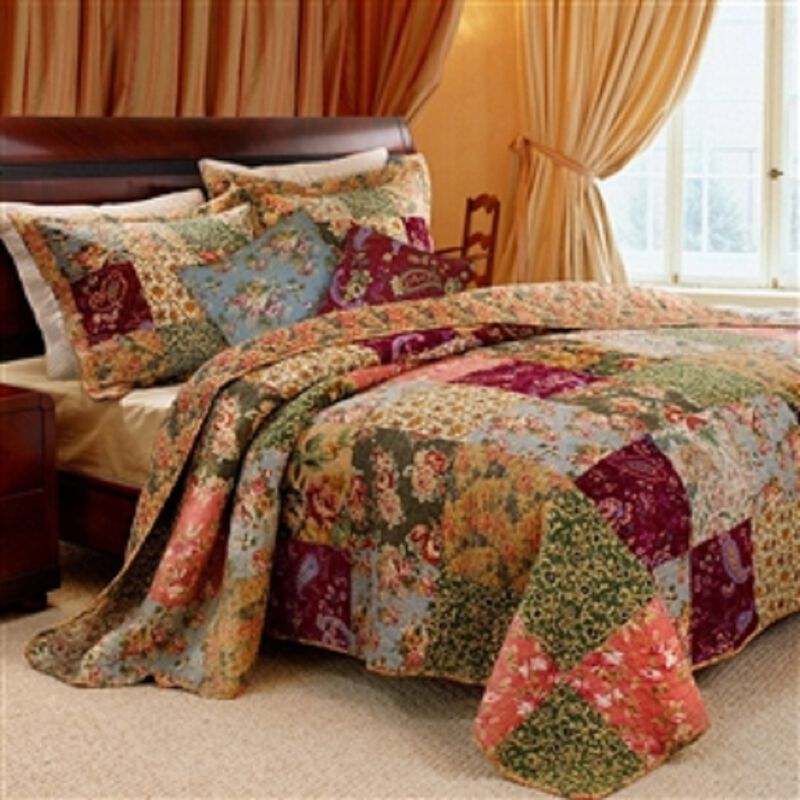 100% Cotton Reversible Quilt Set – Patchwork Style with Paisley Floral Pattern