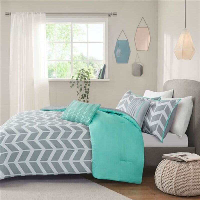 Reversible Chevron Comforter Set &ndash; Contemporary Bedding with Pillow Covers