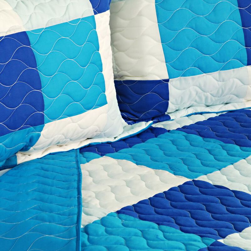Full Queen Mild Winter 3 Piece Patchwork Quilt Set with Vermicelli Quilting image number 4