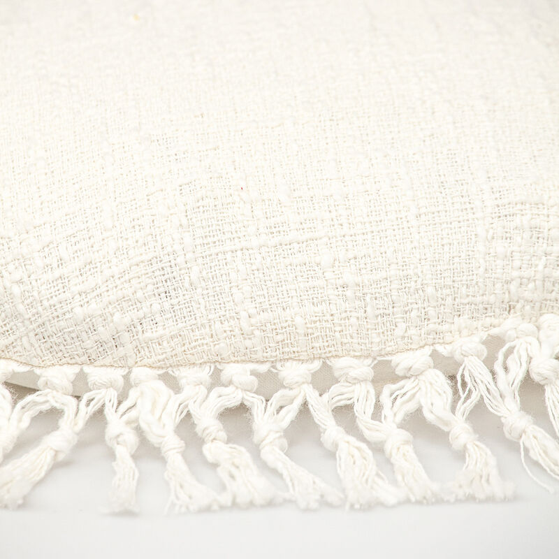 HomeRoots 18" X 18" White Round Cotton Throw Pillow with Fringe image number 4