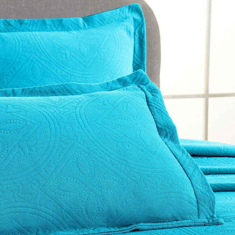 Lightweight Cotton Bedspread Set 3-Piece, Celtic Circle Patterned Matelasse image number 2