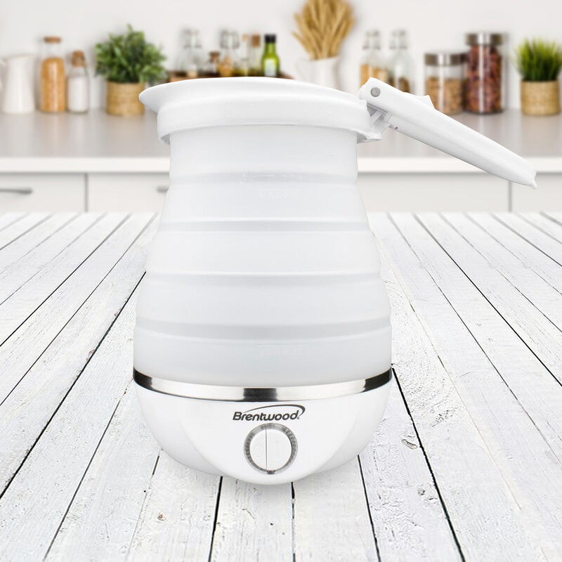 Brentwood Dual Voltage 3.3 Cup Collapsible Travel Kettle in White