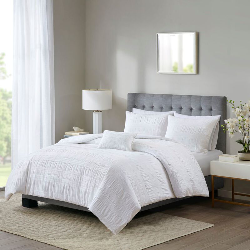 Gracie Mills Stephenson Elegant Seersucker Stripe Duvet Cover Set
