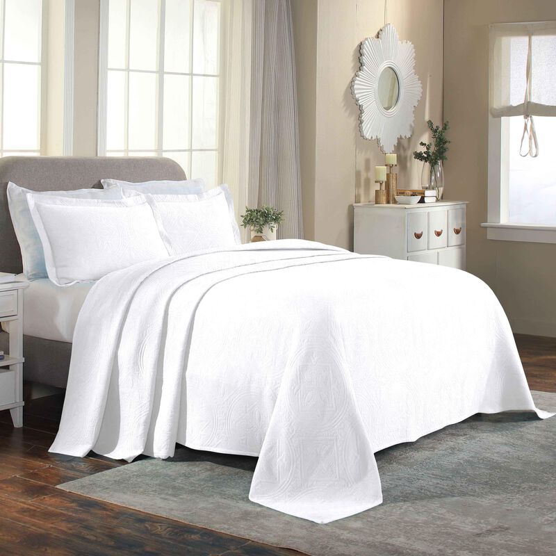 Lightweight Cotton Bedspread Set 3-Piece, Celtic Circle Patterned Matelasse image number 0