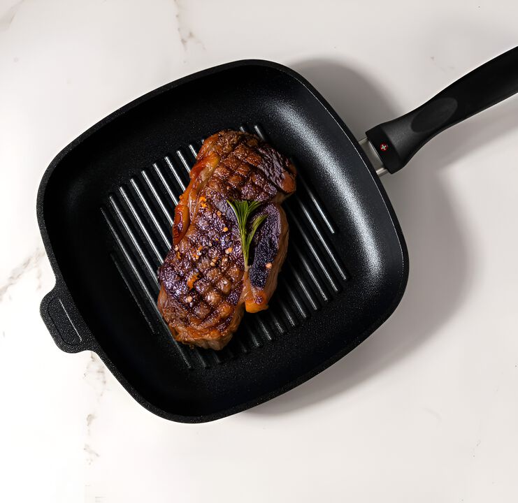 Swiss Diamond Nonstick Square Grill Pan - 9.5" x 9.5" Diamond-Coated, Oven Safe, Made in Switzerland